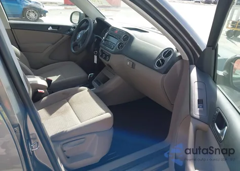 2011 Volkswagen Tiguan S from USA, damaged, VIN WVGAV7AX0BW556055